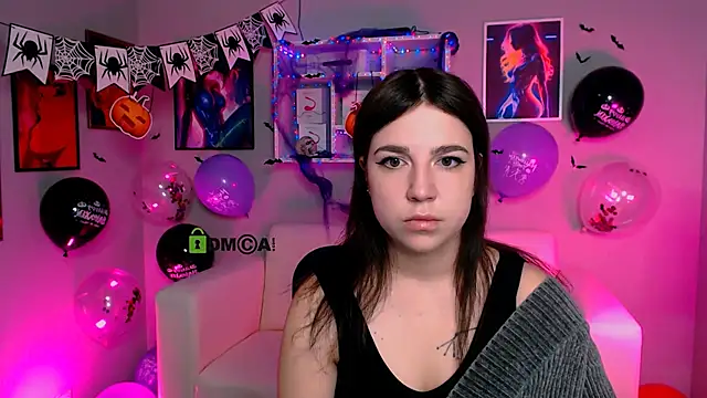 justcamila  online show from 10-21-25, 11:44