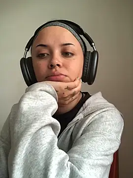 NaiaWhisper online show from 09-30-25, 02:33