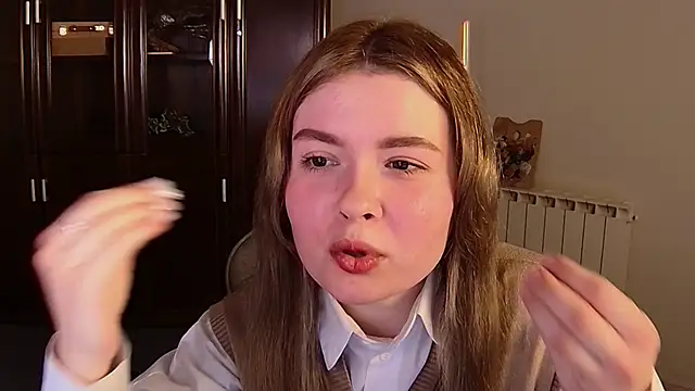 Snapshot of HaleySun chatting on 10-24-25, 09:17 HaleySun online show from 10-24-25, 09:17
