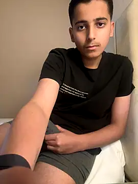 Snapshot of bemjmen chatting on 10-02-25, 12:28 bemjmen online show from 10-02-25, 12:28