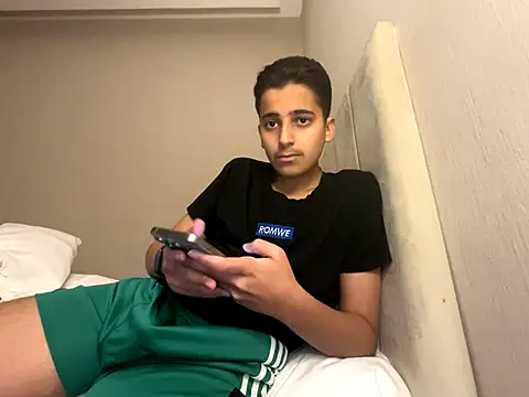 Snapshot of bemjmen chatting on 10-25-25, 09:20 bemjmen online show from 10-25-25, 09:20