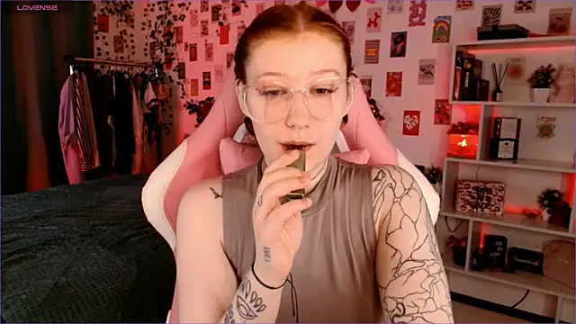 Ayla Hicks online show from 10-12-25, 03:05