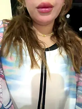 Snapshot of Laila-sexi chatting on 10-23-25, 08:29 Laila-sexi online show from 10-23-25, 08:29