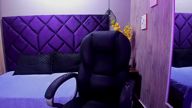 Snapshot of ChloeCampbell03 chatting on 10-04-25, 12:58 ChloeCampbell03 online show from 10-04-25, 12:58