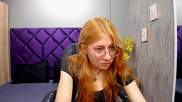 Snapshot of ChloeCampbell03 chatting on 10-17-25, 12:52 ChloeCampbell03 online show from 10-17-25, 12:52