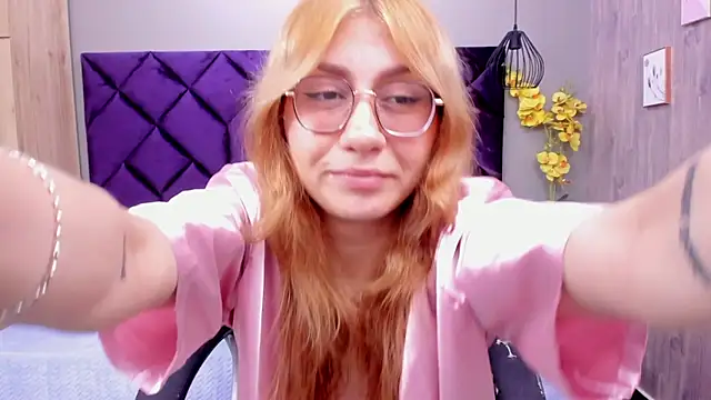 Snapshot of ChloeCampbell03 chatting on 10-29-25, 02:19 ChloeCampbell03 online show from 10-29-25, 02:19