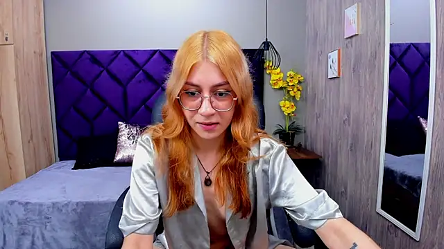 Snapshot of ChloeCampbell03 chatting on 11-04-25, 12:48 ChloeCampbell03 online show from 11-04-25, 12:48