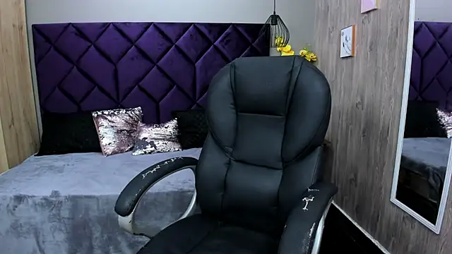 Snapshot of ChloeCampbell03 chatting on 11-08-25, 05:45 ChloeCampbell03 online show from 11-08-25, 05:45