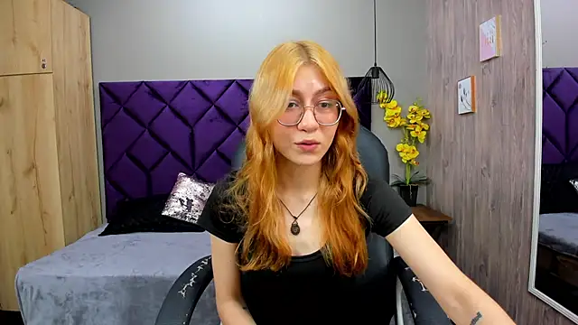 Snapshot of ChloeCampbell03 chatting on 11-12-25, 01:11 ChloeCampbell03 online show from 11-12-25, 01:11