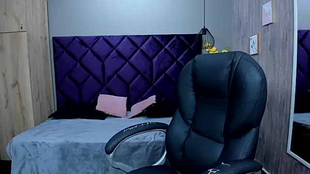 Snapshot of ChloeCampbell03 chatting on 11-22-25, 04:17 ChloeCampbell03 online show from 11-22-25, 04:17