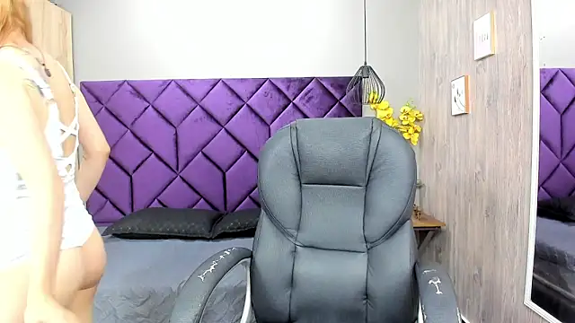 Snapshot of ChloeCampbell03 chatting on 12-02-25, 07:20 ChloeCampbell03 online show from 12-02-25, 07:20