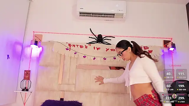 Snapshot of emily__walker chatting on 10-23-25, 12:15 emily  walker online show from 10-23-25, 12:15