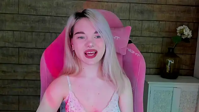 Snapshot of AnnaDelon chatting on 10-12-25, 05:06 AnnaDelon online show from 10-12-25, 05:06