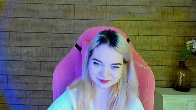 Snapshot of AnnaDelon chatting on 10-15-25, 05:07 AnnaDelon online show from 10-15-25, 05:07