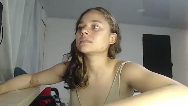 Snapshot of LittleCheerry69 chatting on 04-18-26, 03:05 LittleCheerry69 online show from 04-18-26, 03:05