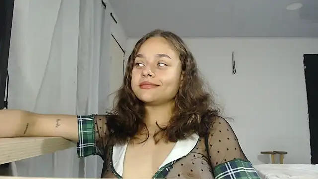 Snapshot of LittleCheerry69 chatting on 04-23-26, 02:52 LittleCheerry69 online show from 04-23-26, 02:52