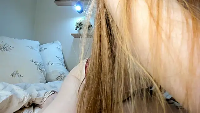 Red FoxGirl online show from 04-19-26, 06:10