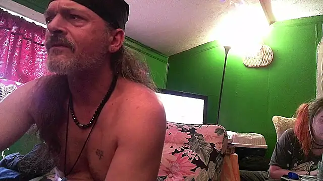 Snapshot of HippieDad333 chatting on 04-12-26, 08:25 HippieDad333 online show from 04-12-26, 08:25