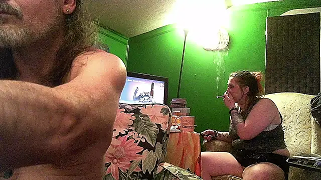 Snapshot of HippieDad333 chatting on 04-15-26, 06:53 HippieDad333 online show from 04-15-26, 06:53