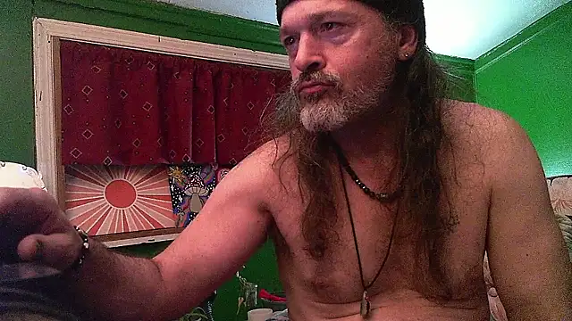 Snapshot of HippieDad333 chatting on 04-20-26, 01:41 HippieDad333 online show from 04-20-26, 01:41