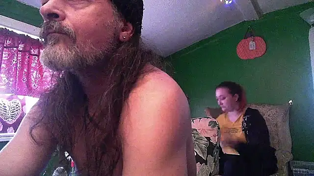 Snapshot of HippieDad333 chatting on 04-26-26, 01:20 HippieDad333 online show from 04-26-26, 01:20