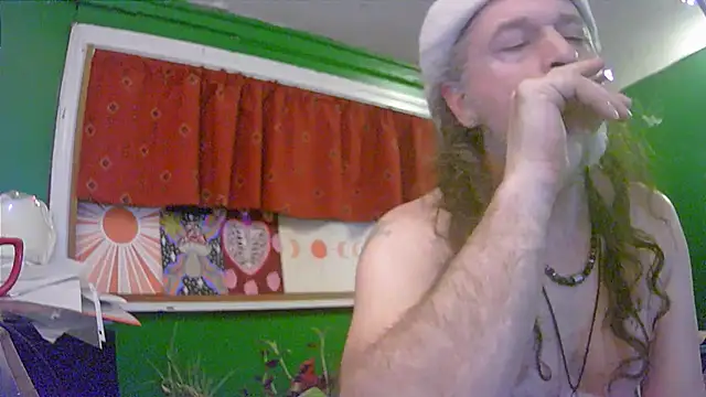 Snapshot of HippieDad333 chatting on 06-03-26, 02:03 HippieDad333 online show from 06-03-26, 02:03