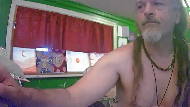 Snapshot of HippieDad333 chatting on 06-06-26, 10:53 HippieDad333 online show from 06-06-26, 10:53