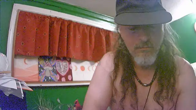 Snapshot of HippieDad333 chatting on 06-17-26, 01:41 HippieDad333 online show from 06-17-26, 01:41