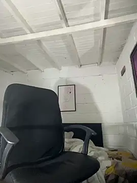 ninavelour online show from 09-30-25, 07:13