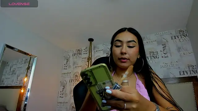 Snapshot of ALAHIACRUZ1 chatting on 10-20-25, 07:58 ALAHIACRUZ1 online show from 10-20-25, 07:58