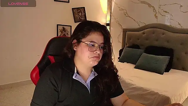 Nina Rouge7 online show from 12-18-25, 07:09