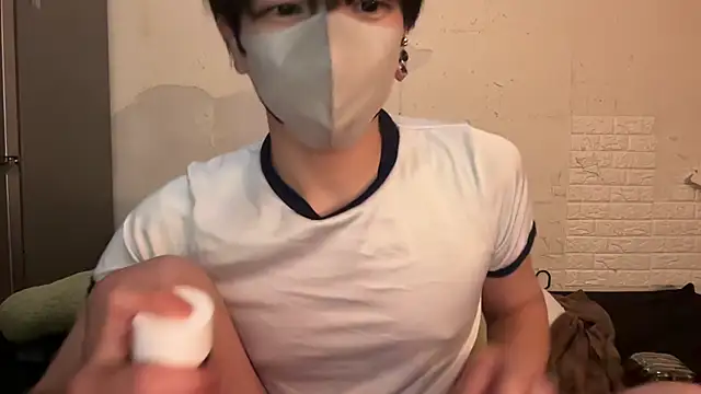 Snapshot of tora3220 chatting on 12-15-25, 12:42 tora3220 online show from 12-15-25, 12:42