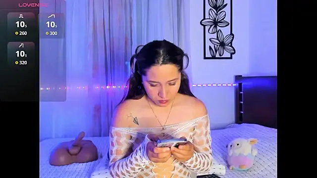 SofyCastillo2 online show from 10-27-25, 06:01