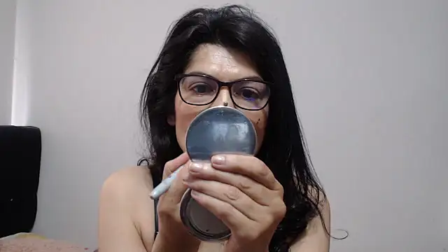 Snapshot of abrilsex23 chatting on 11-25-25, 02:39 abrilsex23 online show from 11-25-25, 02:39