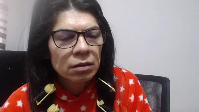 Snapshot of abrilsex23 chatting on 11-28-25, 03:36 abrilsex23 online show from 11-28-25, 03:36