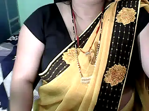 BABITA KUMARII online show from 12-17-25, 04:46