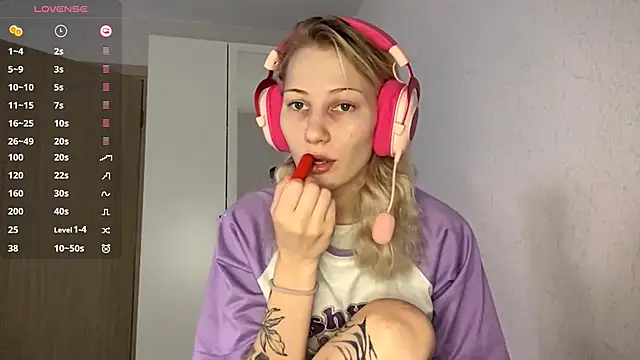 KandaceMassanelli online show from 10-27-25, 08:07