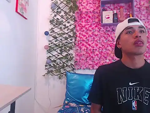 Snapshot of FUNNY_AND_HORNEY chatting on 09-25-25, 07:28 FUNNY AND HORNEY online show from 09-25-25, 07:28