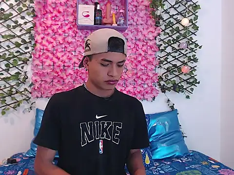 Snapshot of FUNNY_AND_HORNEY chatting on 09-27-25, 04:28 FUNNY AND HORNEY online show from 09-27-25, 04:28