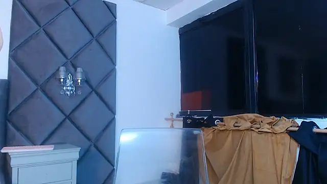 Snapshot of WendyChantal chatting on 10-15-25, 06:02 WendyChantal online show from 10-15-25, 06:02