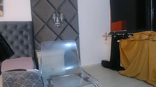 Snapshot of WendyChantal chatting on 10-18-25, 06:05 WendyChantal online show from 10-18-25, 06:05