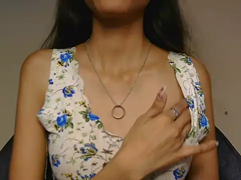 Snapshot of Tanvi-20 chatting on 11-20-25, 09:42 Tanvi-20 online show from 11-20-25, 09:42