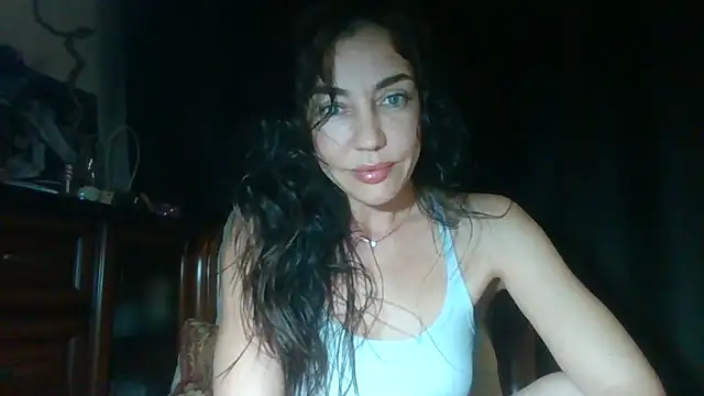 Snapshot of Felariss chatting on 10-26-25, 04:35 Felariss online show from 10-26-25, 04:35