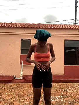 Snapshot of Caramel102004 chatting on 12-19-25, 08:43 Caramel102004 online show from 12-19-25, 08:43