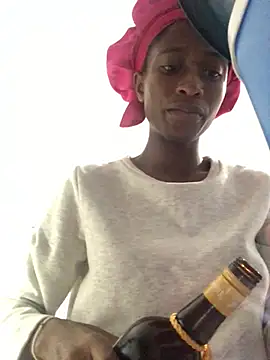 Snapshot of Caramel102004 chatting on 04-08-26, 12:05 Caramel102004 online show from 04-08-26, 12:05