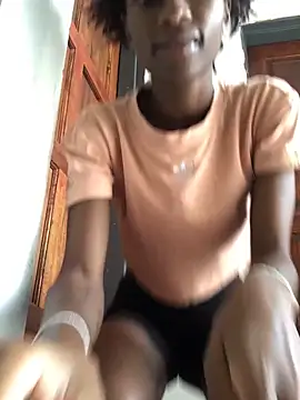 Snapshot of Caramel102004 chatting on 04-09-26, 10:09 Caramel102004 online show from 04-09-26, 10:09