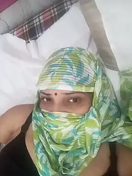 Snapshot of House_Wife19 chatting on 10-06-25, 10:02 House Wife19 online show from 10-06-25, 10:02