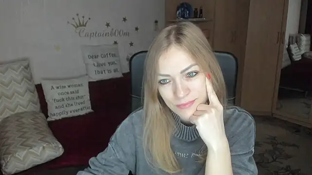 Tiffany Bates online show from 10-07-25, 03:14