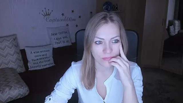 Tiffany Bates online show from 10-24-25, 03:25