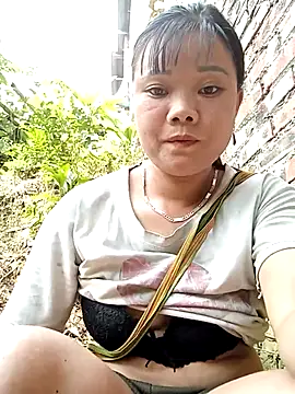 Snapshot of Samyy_xx chatting on 10-08-25, 05:38 Samyy xx online show from 10-08-25, 05:38